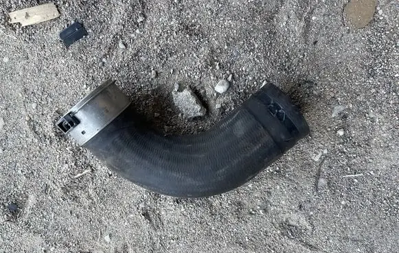 Volvo XC40 Air intake hose/pipe VVVVVV