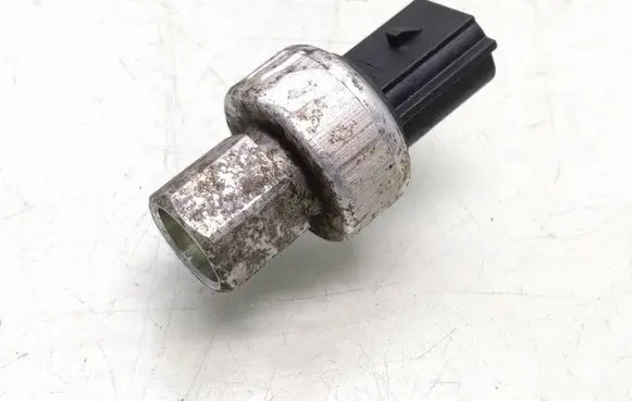 Ford Fiesta Air conditioning (A/C) pressure sensor BT4319D594AA