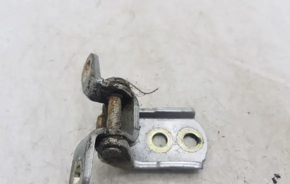 Nissan X-Trail T30 Front door lower hinge NOCODE