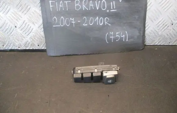 Fiat Bravo Steering wheel buttons/switches 735424851