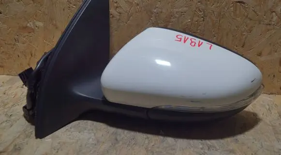 Volkswagen Golf VI Front door electric wing mirror