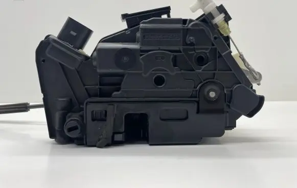 Seat Ibiza IV (6J,6P) Rear door lock 6J0839015E