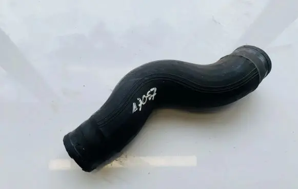 Opel Zafira B Intercooler hose/pipe 55557037