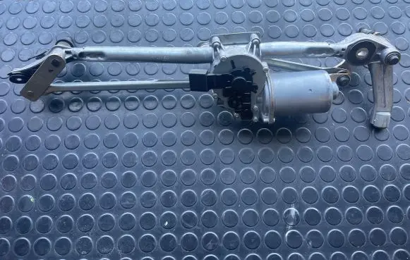 BMW 3 E90 E91 Front wiper linkage 697826304