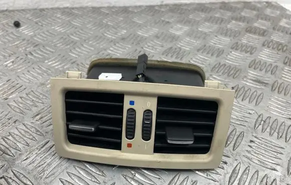 BMW 5 E60 E61 Rear air vent grill 6932023 6932024 14121810