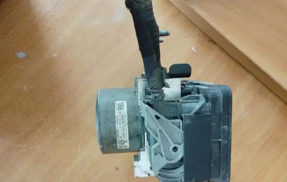 Renault Trafic III (X82) ABS Pump 476601418R 93459794