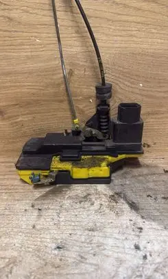 Volvo XC90 Rear door lock 