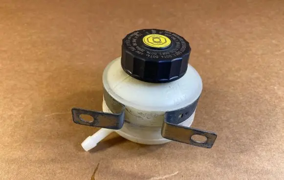 Mercedes-Benz G W461 W463 1st Gen Brake fluid reservoir OEN310009
