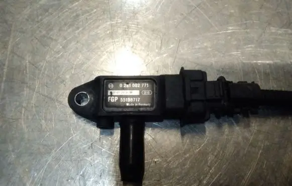 Opel Corsa D Exhaust gas pressure sensor 0281002771 55198717