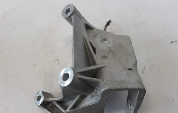Volvo S90, V90 Engine mounting bracket 31430470