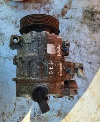 Volkswagen Golf V Air conditioning (A/C) compressor (pump) 1K0820803J