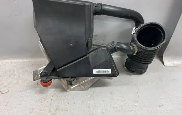 BMW X3 G01 Intake resonator 8678922