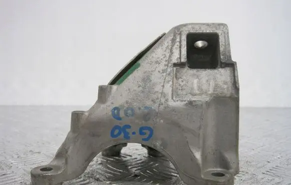 BMW 2 Active Tourer U06 Engine mount bracket 9812036
