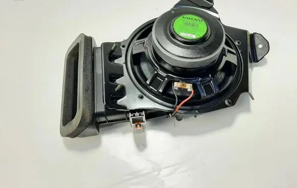 Volvo XC40 Subwoofer speaker 31438479