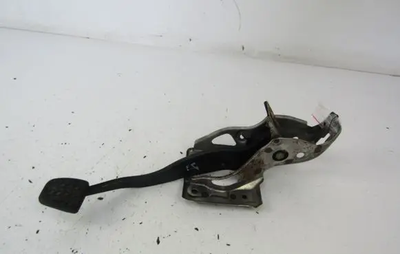 Toyota Avensis Verso Brake pedal 