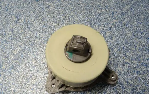 Mercedes-Benz C AMG W205 Engine mount bracket A2052404600