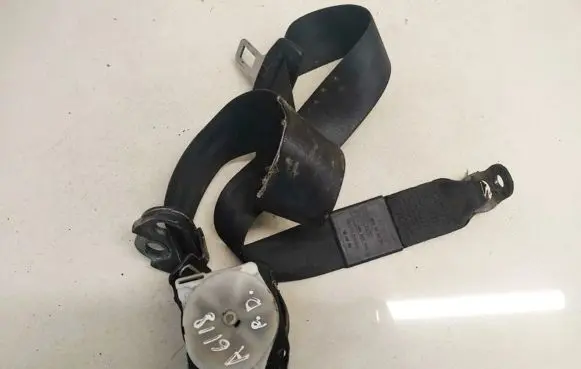 Audi A6 S6 C5 4B Front seatbelt 193857737 035930