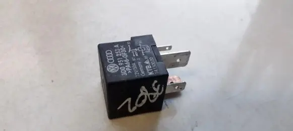 Volkswagen Golf V Other relay 3D0951253A