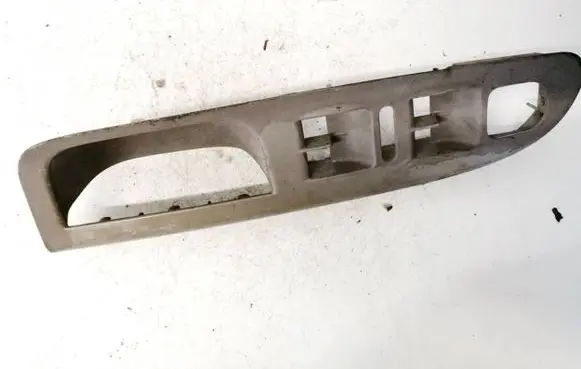 Volkswagen PASSAT B6 Front door window switch trim 3C1867171