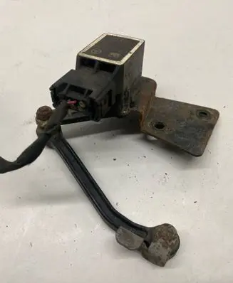 Mercedes-Benz ML W164 Air suspension front height level sensor A0105427717 23610