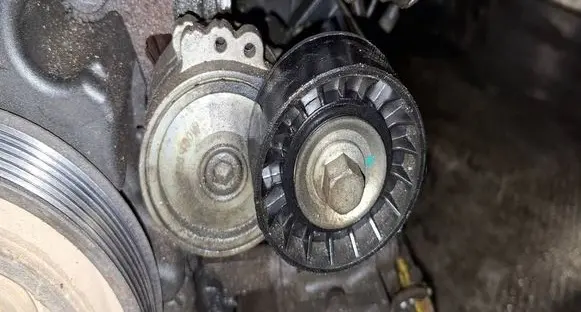 Citroen C5 Generator/alternator belt tensioner 33320156130W