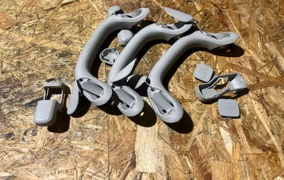 Nissan Navara D23 A set of handles for the ceiling 739424KJ0B