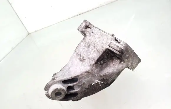 Mercedes-Benz CLS C218 X218 Engine mounting bracket A6422233304