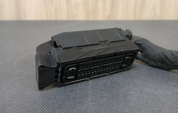 Mercedes-Benz CLK A209 C209 ABS module connector plug A0515451728 0515451728