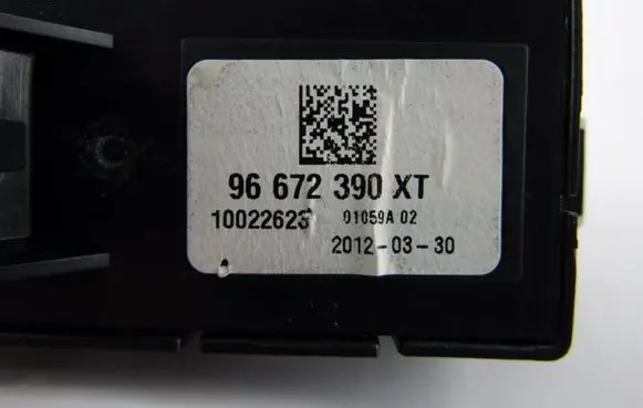 Peugeot 3008 I Multifunctional control switch/knob 96672390xt