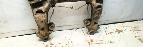 Volkswagen PASSAT B5.5 Front subframe 0400