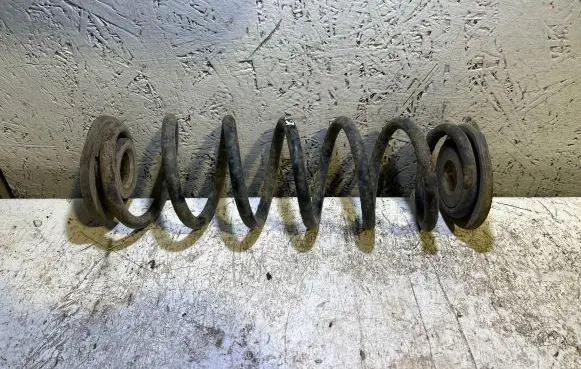 Volkswagen Golf VI Rear coil spring