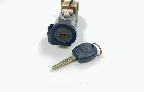 Nissan X-Trail T30 Ignition lock 2671032209 28590C9902