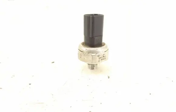 Mercedes-Benz E W213 Air conditioning (A/C) pressure sensor 0045429018 2205420118
