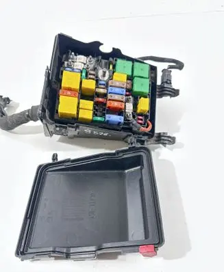 Peugeot 308 Fuse module 9804848580