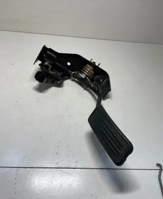 Toyota Avensis T250 Accelerator throttle pedal 8928152021 1983003041