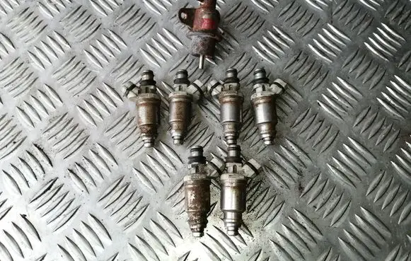 Mitsubishi Pajero Fuel injectors set 1955005670 110011J30 MD306058