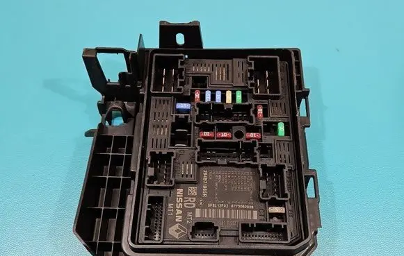 Dacia Sandero III Fuse box set 284B71965R IMPRK1474831
