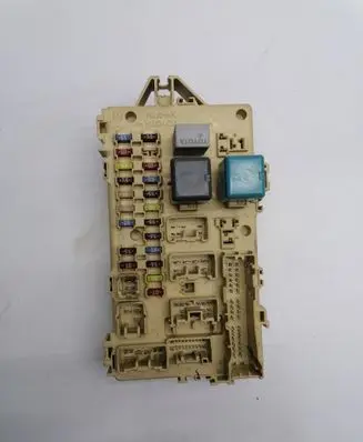 Toyota Corolla Verso E121 Fuse module 892210F010 05121322051002 1500561748