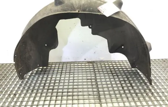 Rear arch fender liner splash guards