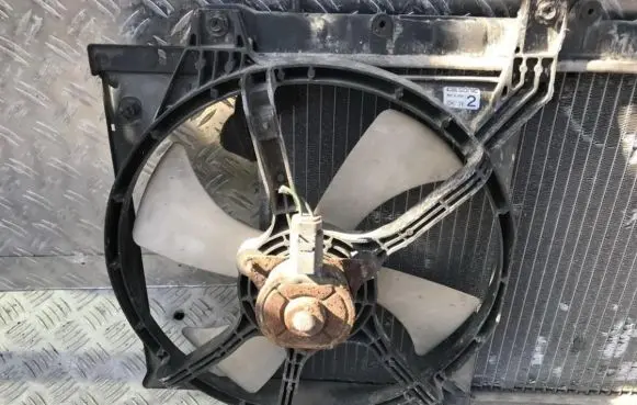 Nissan Almera Radiator cooling fan shroud