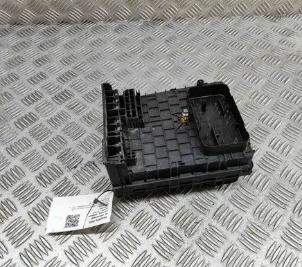Volkswagen PASSAT B7 Fuse box set 1K0937132F 3C0937125A
