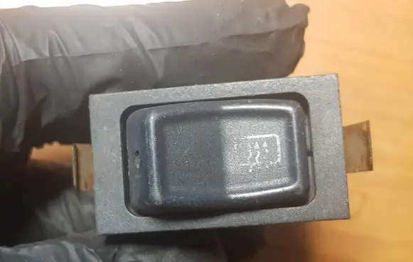 Volkswagen Golf I Windscreen/window heater switch 861959621
