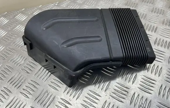 Audi A4 S4 B7 8E 8H Air intake duct part 8E0129617