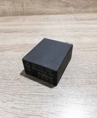 Mercedes-Benz E W124 Other relay 0045453632 0281001013