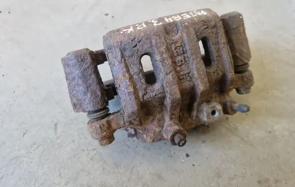 Mitsubishi Pajero Sport I Front brake caliper