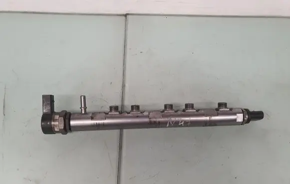 BMW 1 E81 E87 Fuel distributor 7809127 13537809127