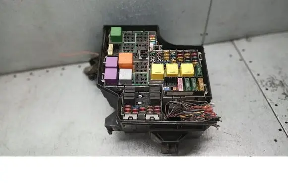 Opel Corsa C Central body control module 