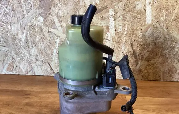 Ford Focus Power steering pump 4M513K514BF