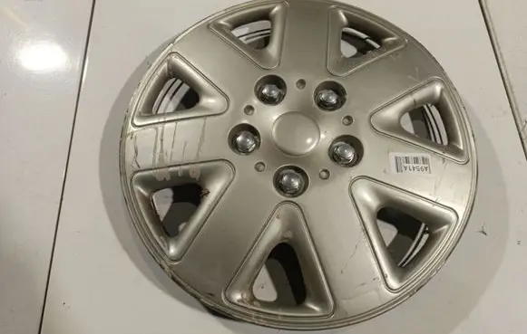 Toyota Avensis T270 R16 wheel hub/cap/trim 