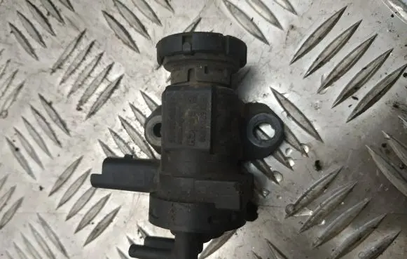 Citroen Xsara Picasso Turbo solenoid valve 9635704380